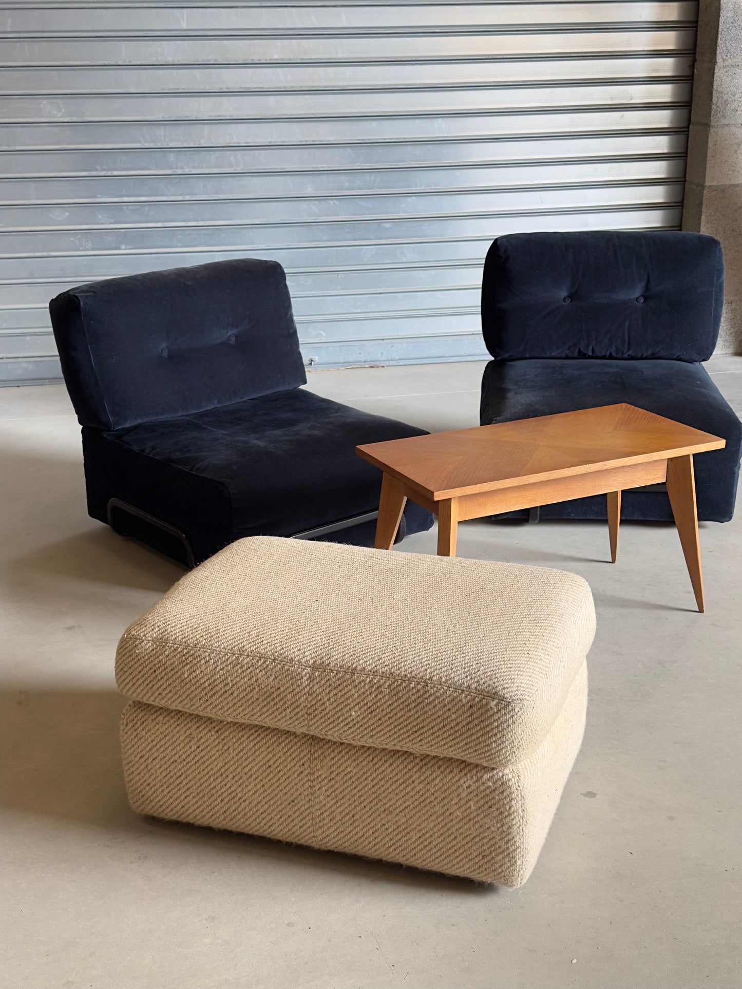 Pouf / Ottoman - Grand pouf en tissu beige texturé