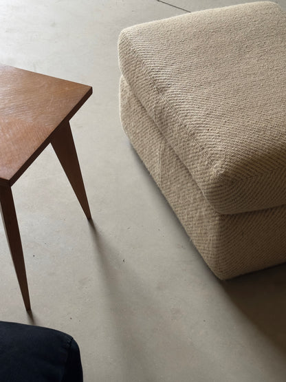 Pouf / Ottoman - Grand pouf en tissu beige texturé