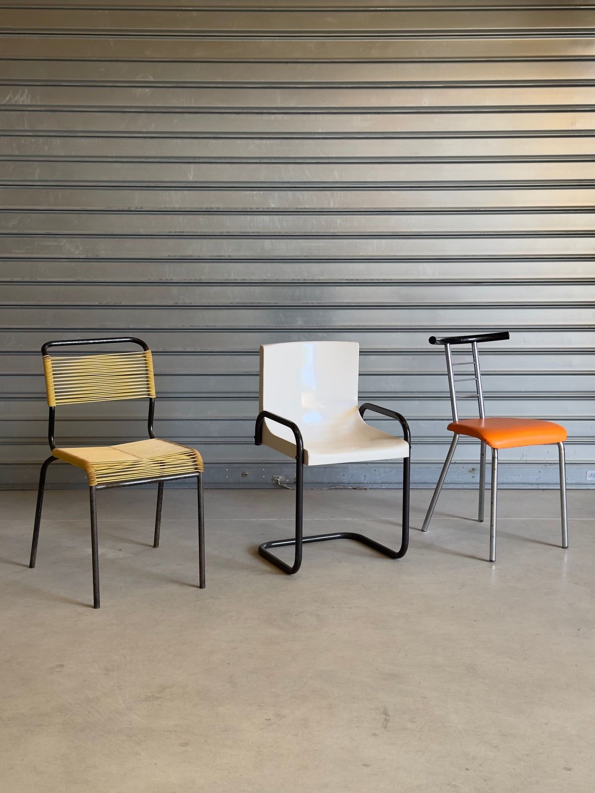 Chaise scoubidou jaune — années 60