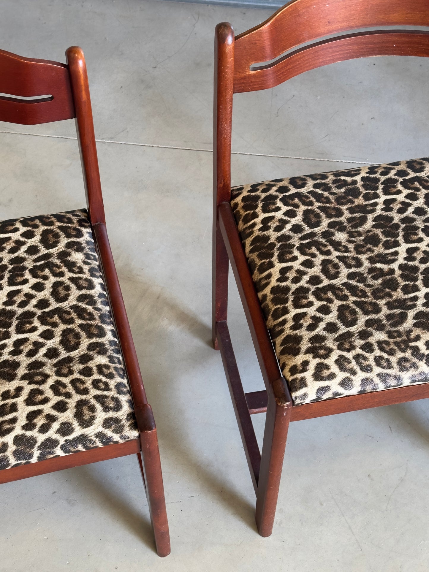 Lot de 4 chaises vintage motif léopard