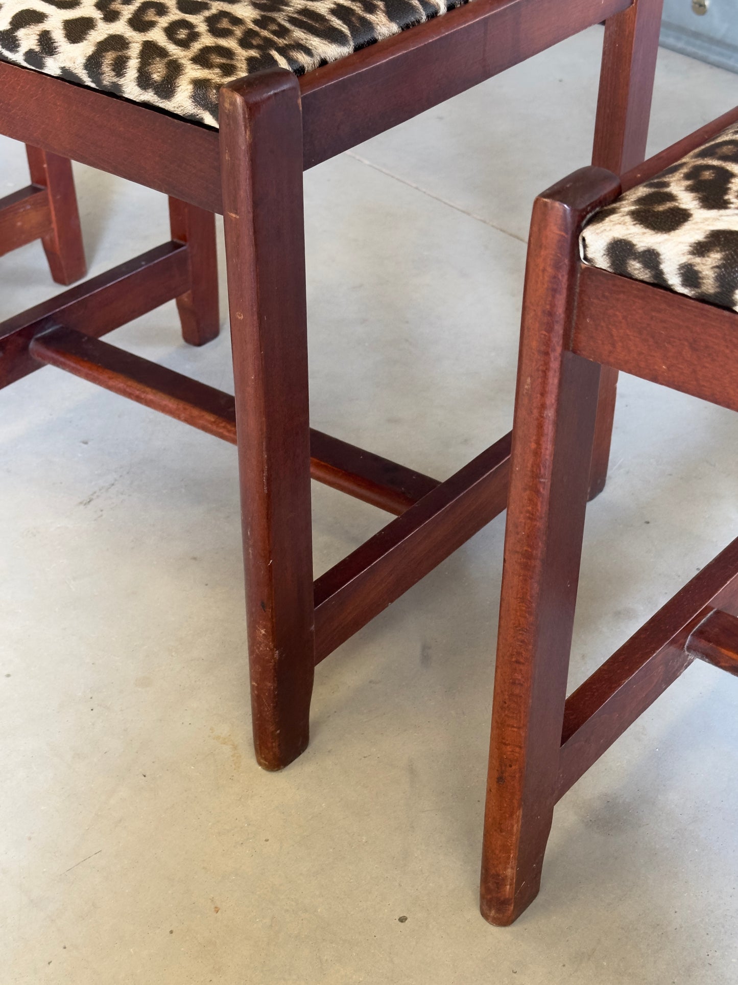 Lot de 4 chaises vintage motif léopard
