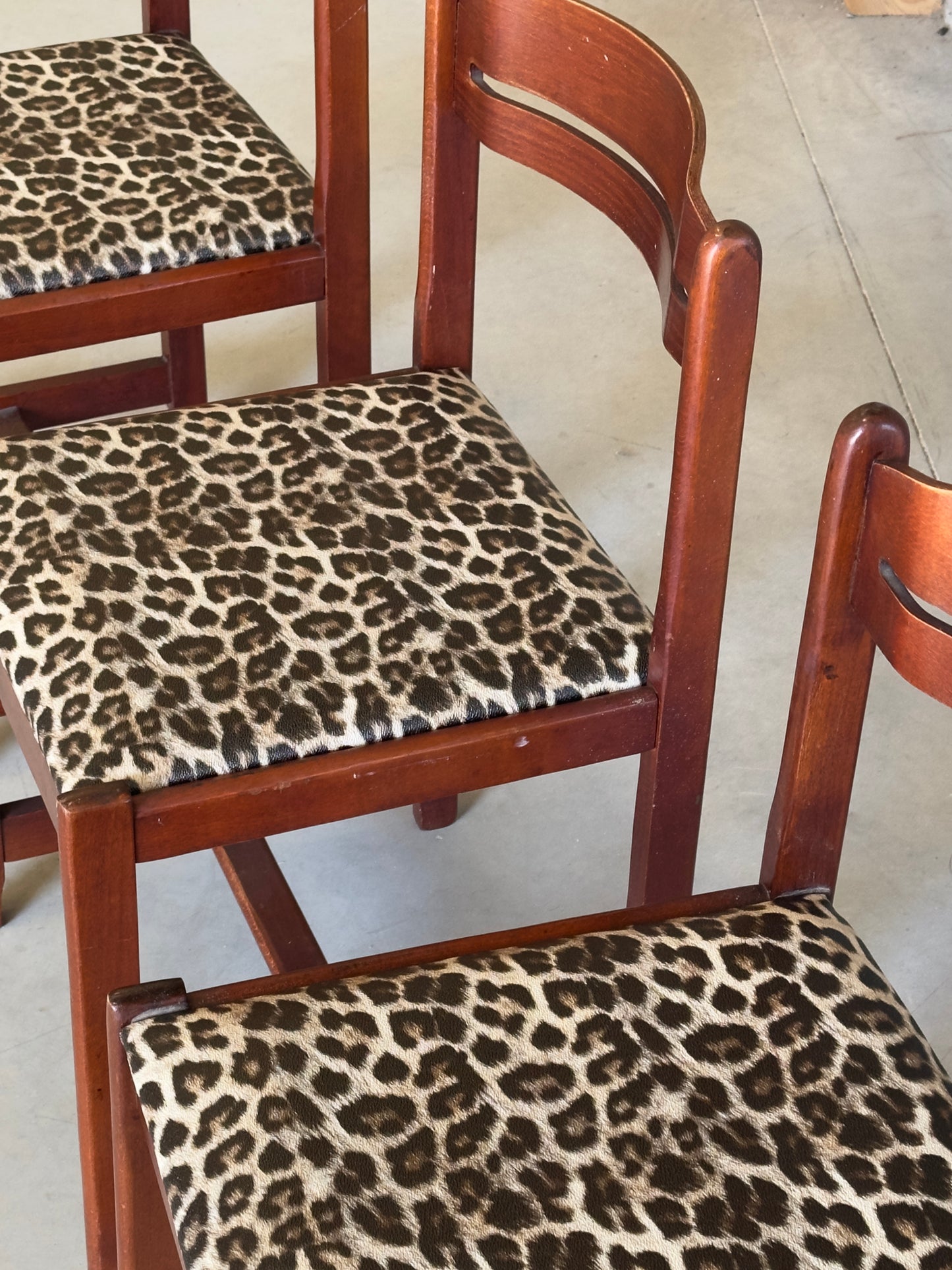 Lot de 4 chaises vintage motif léopard