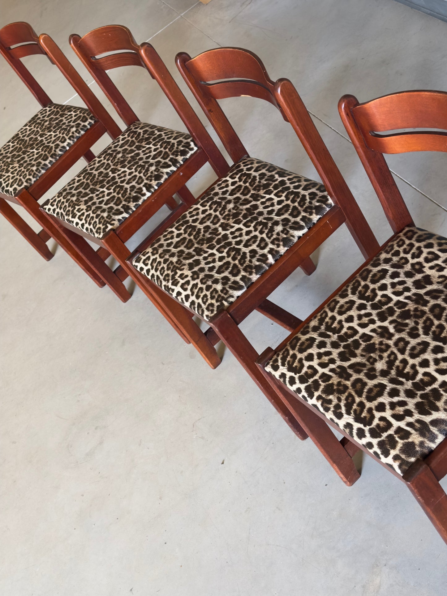 Lot de 4 chaises vintage motif léopard