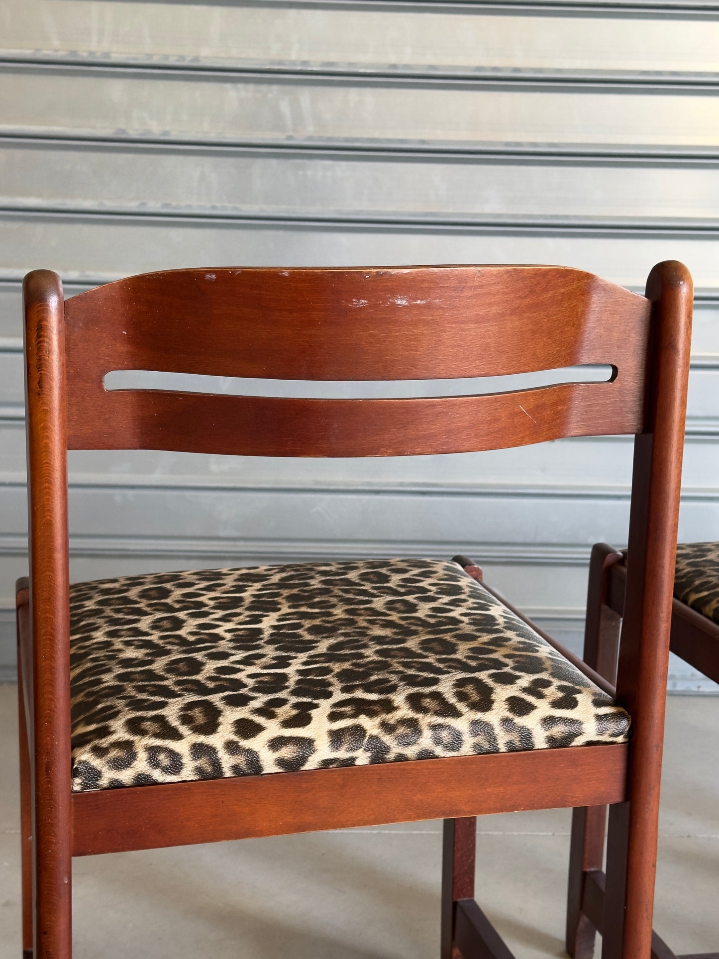 Lot de 4 chaises vintage motif léopard