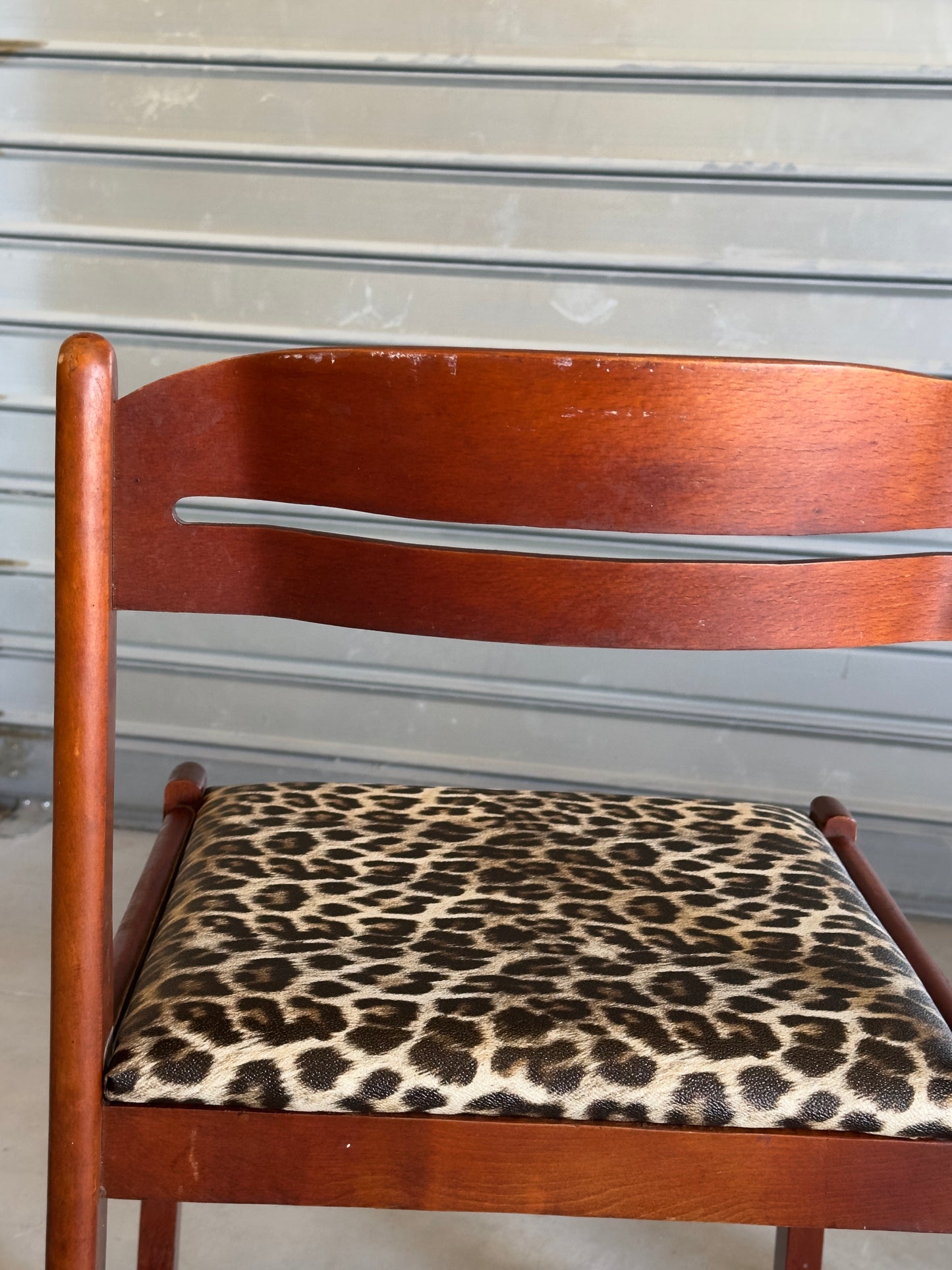 Lot de 4 chaises vintage motif léopard