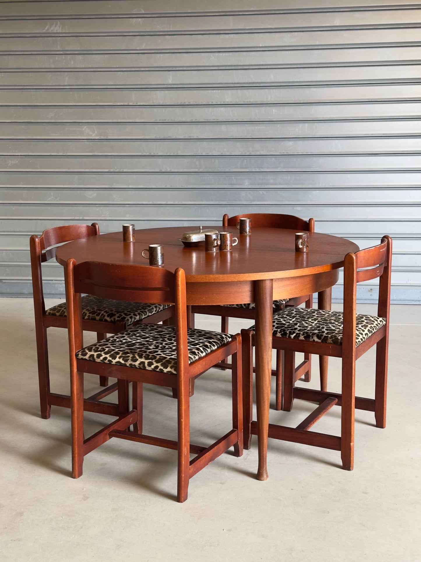 Lot de 4 chaises vintage motif léopard