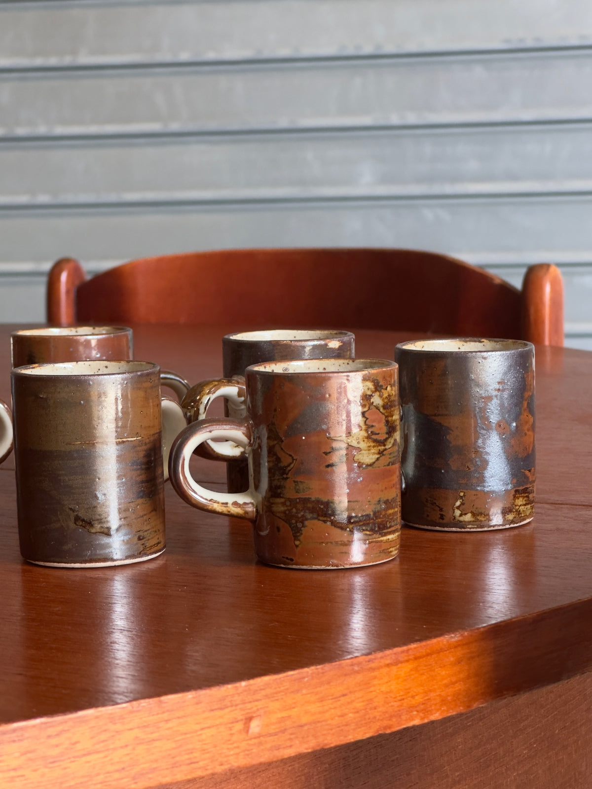 Lot de 6 tasses en grès aux émaux bruns