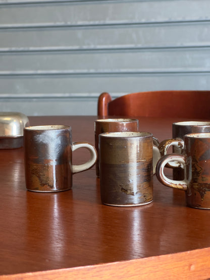 Lot de 6 tasses en grès aux émaux bruns