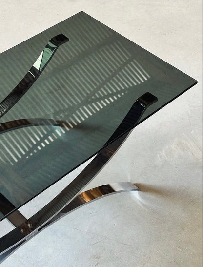 Table basse vintage — verre fumé & chrome