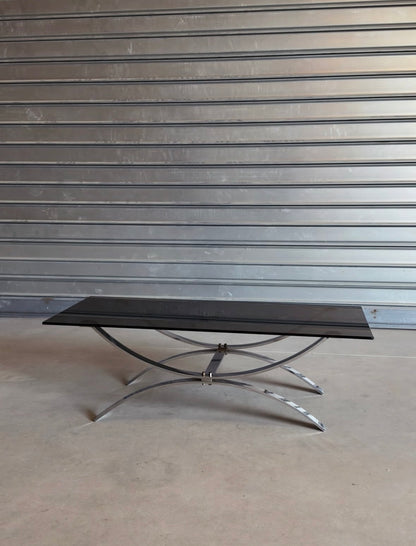 Table basse vintage — verre fumé & chrome
