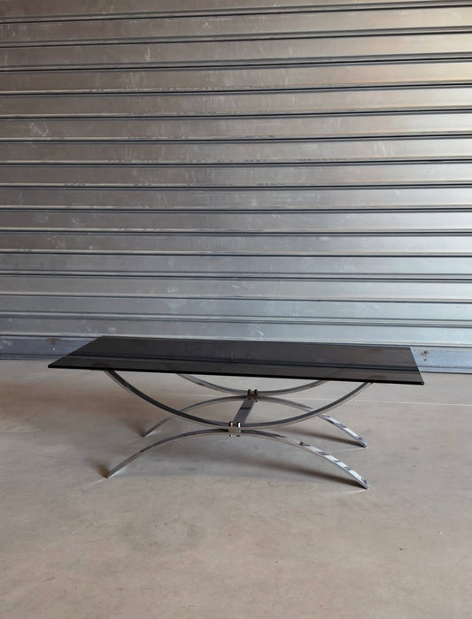 Table basse vintage — verre fumé & chrome