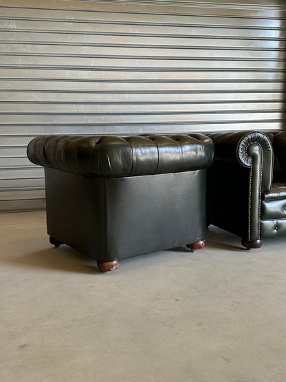Paire de fauteuils Chesterfield vintage en cuir vert olive