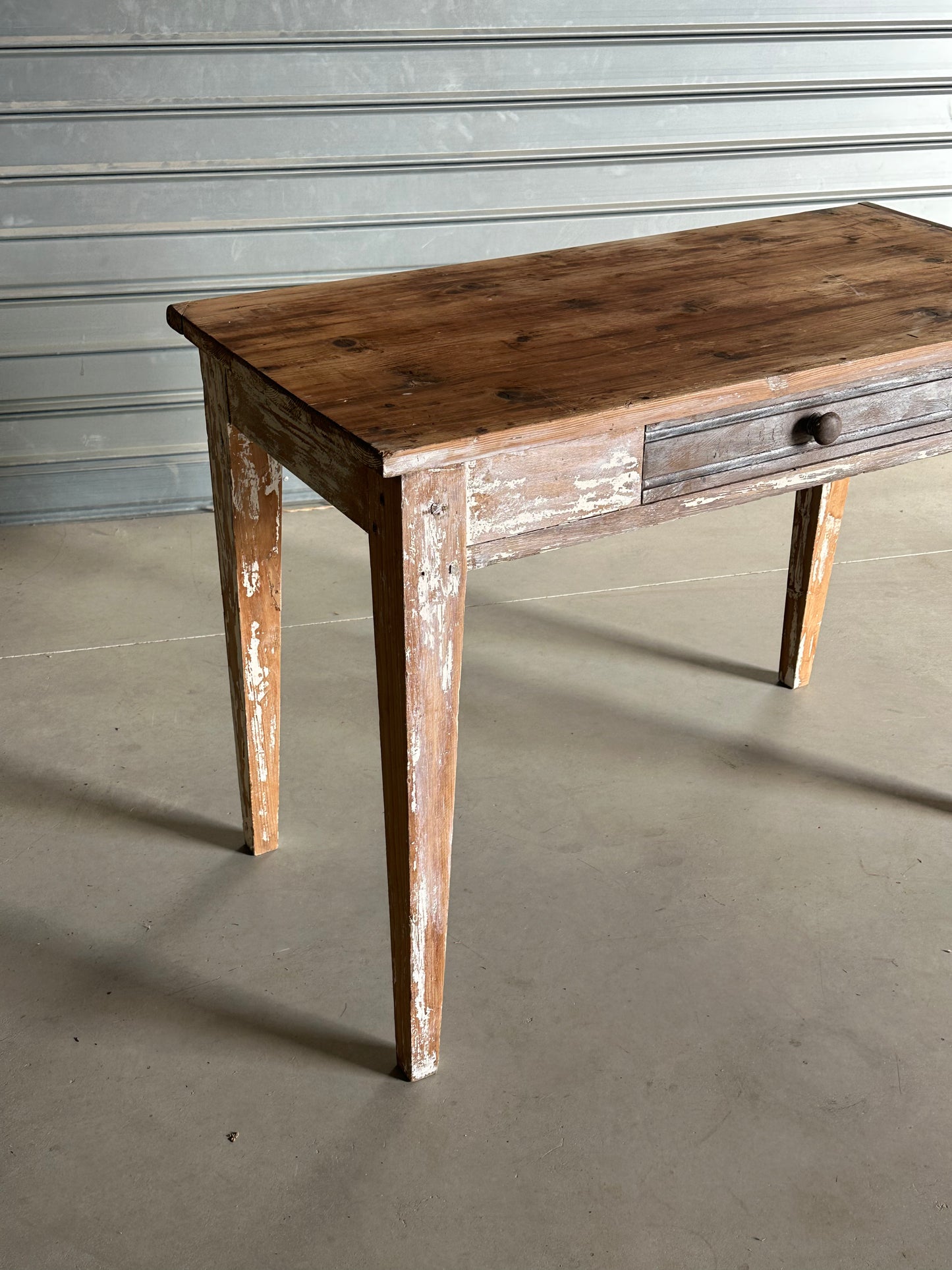 Table de campagne ancienne - Bois brut & patine blanche