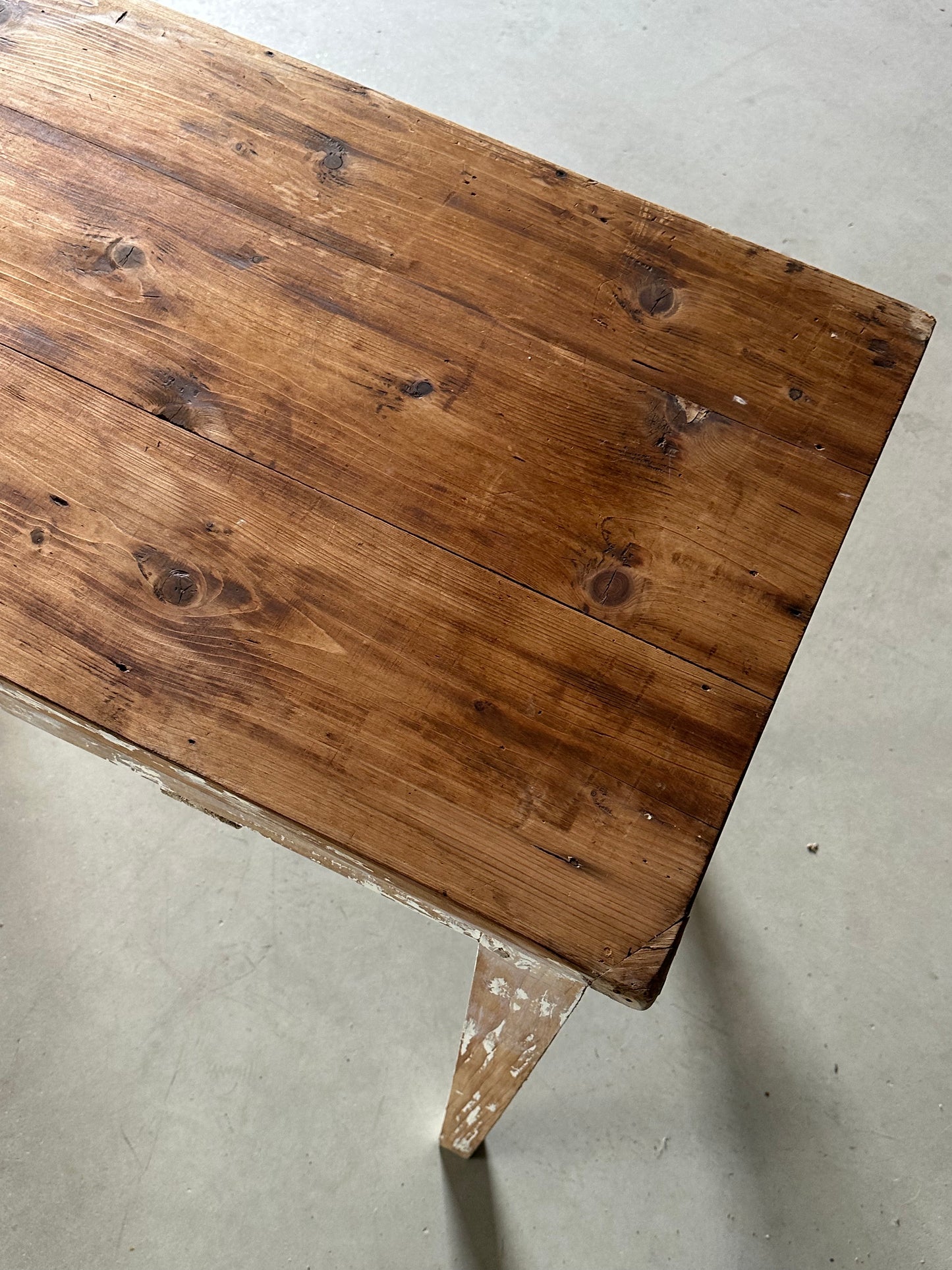 Table de campagne ancienne - Bois brut & patine blanche