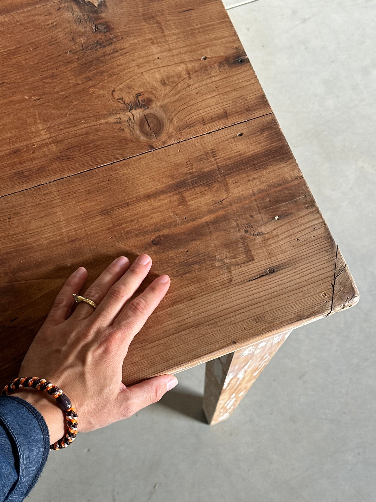 Table de campagne ancienne - Bois brut & patine blanche