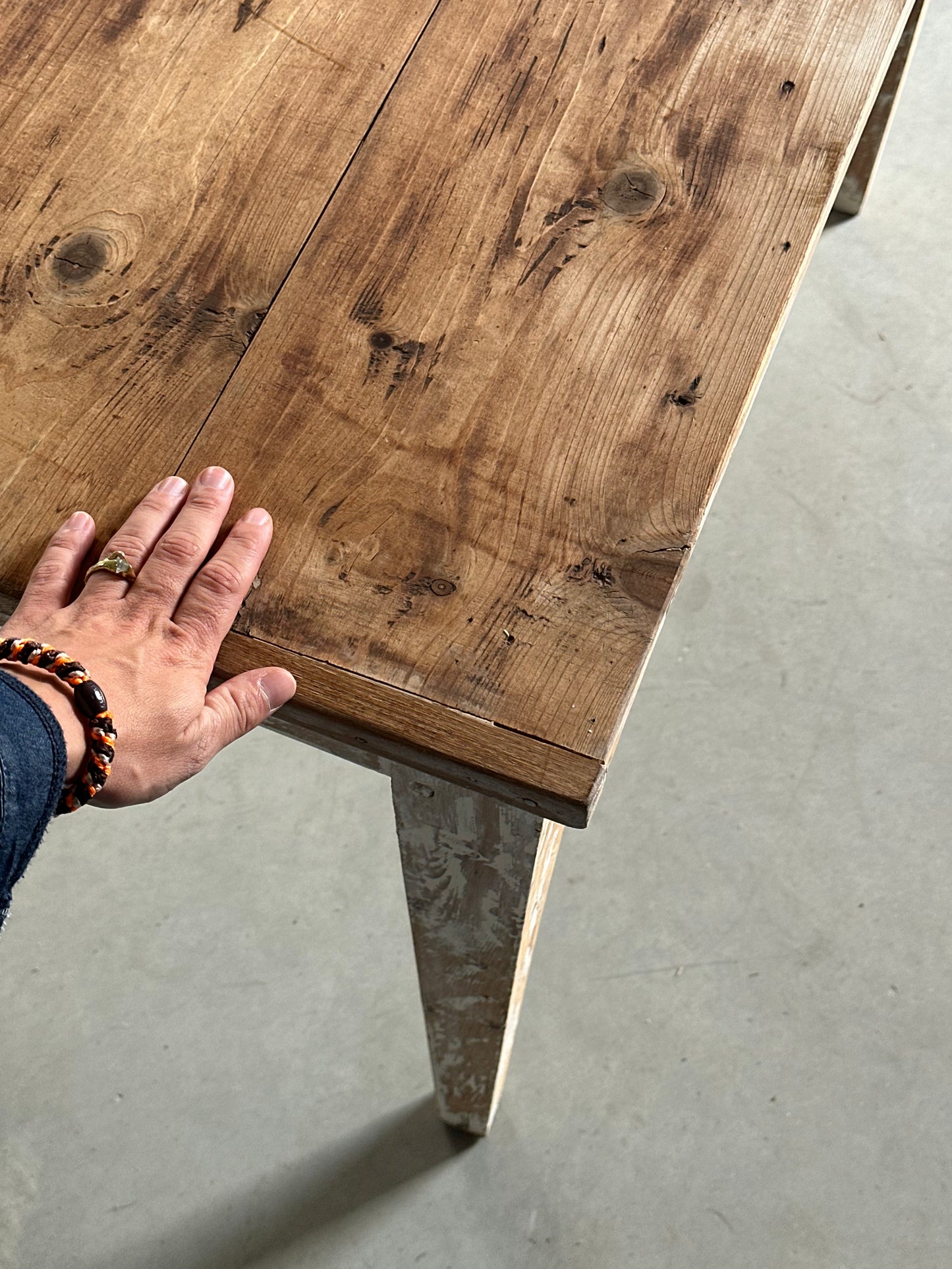 Table de campagne ancienne - Bois brut & patine blanche