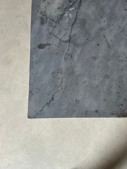 TABLE BASSE EN MARBRE GRIS