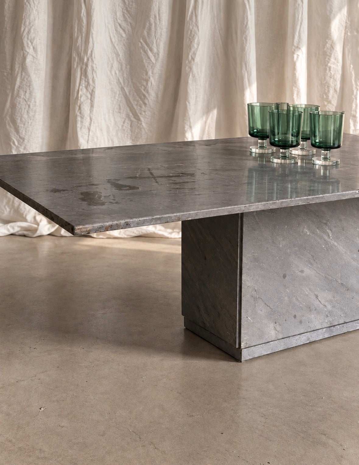 TABLE BASSE EN MARBRE GRIS