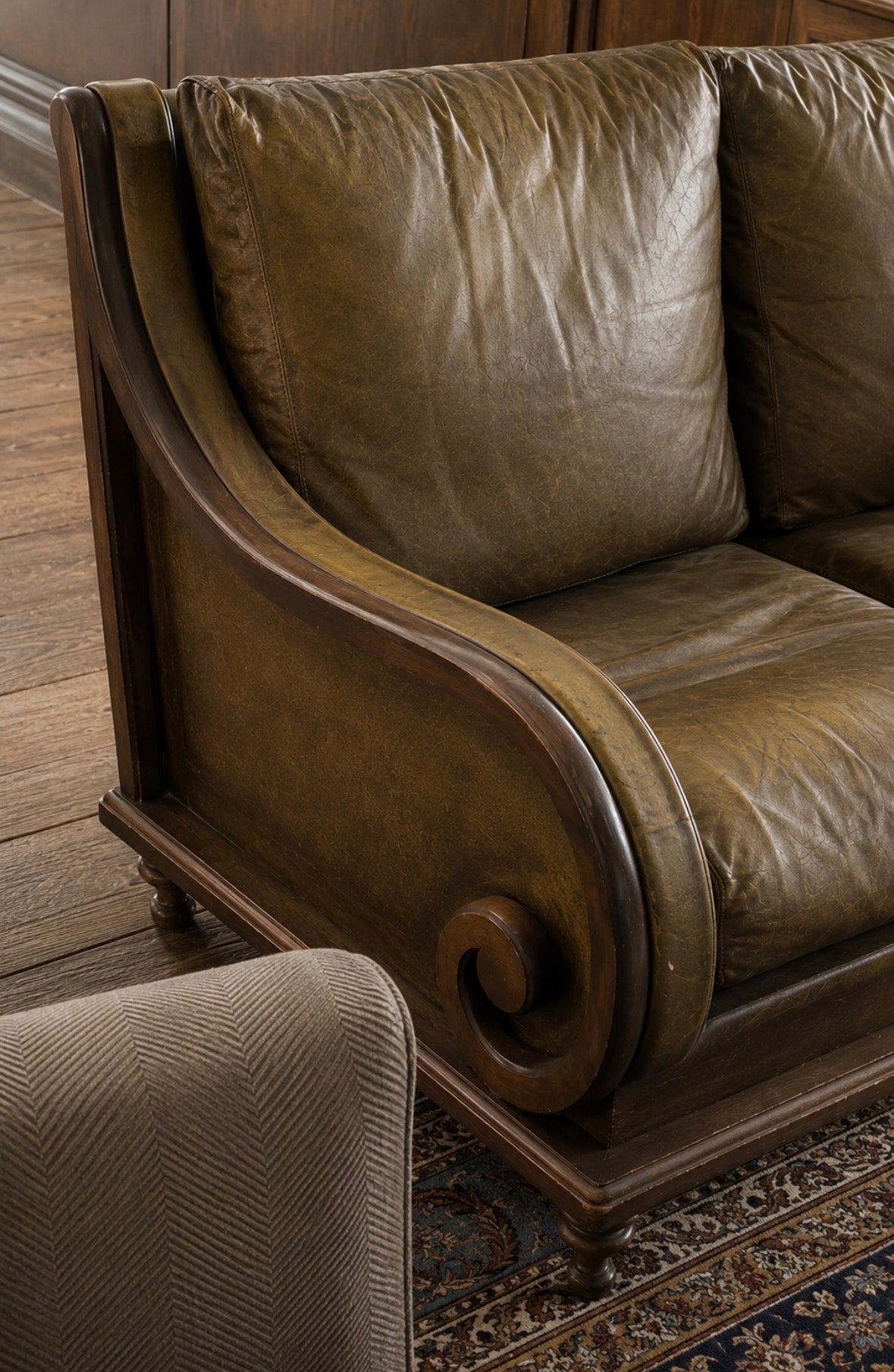 Salon esprit club anglais — canapé deux places & deux fauteuils
