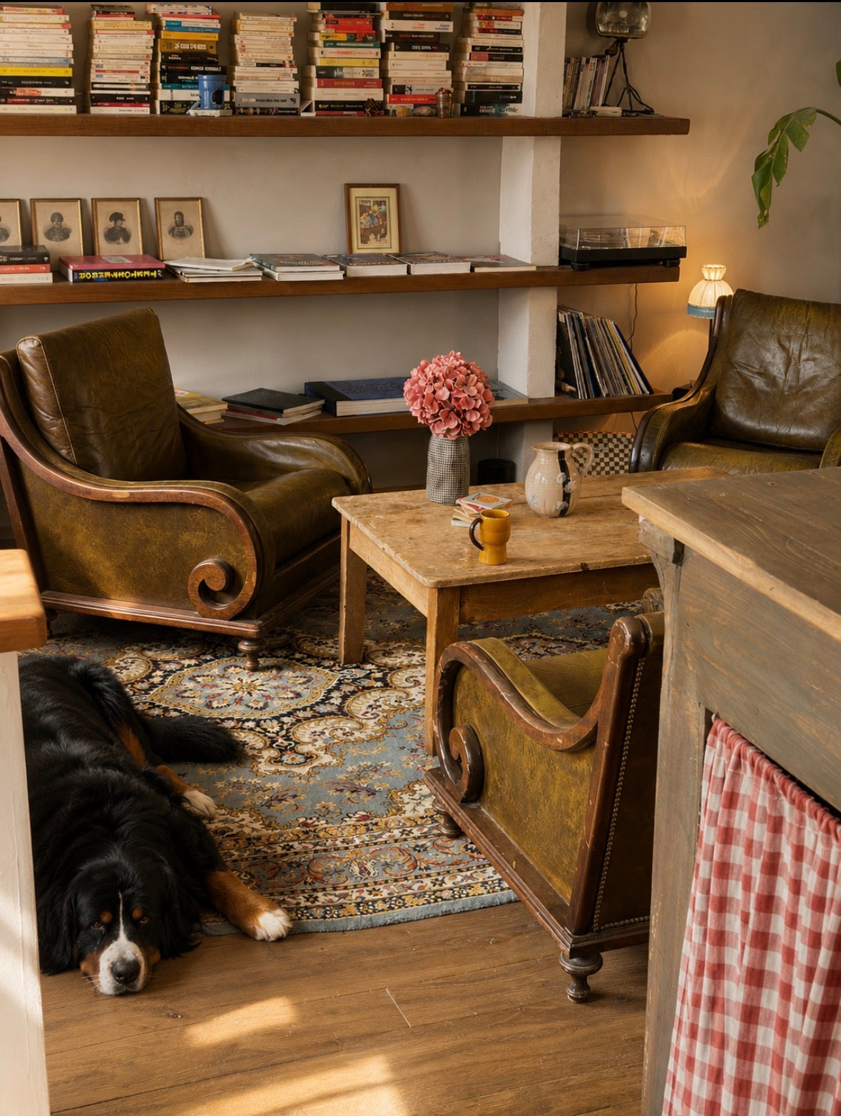 Salon esprit club anglais — canapé deux places & deux fauteuils