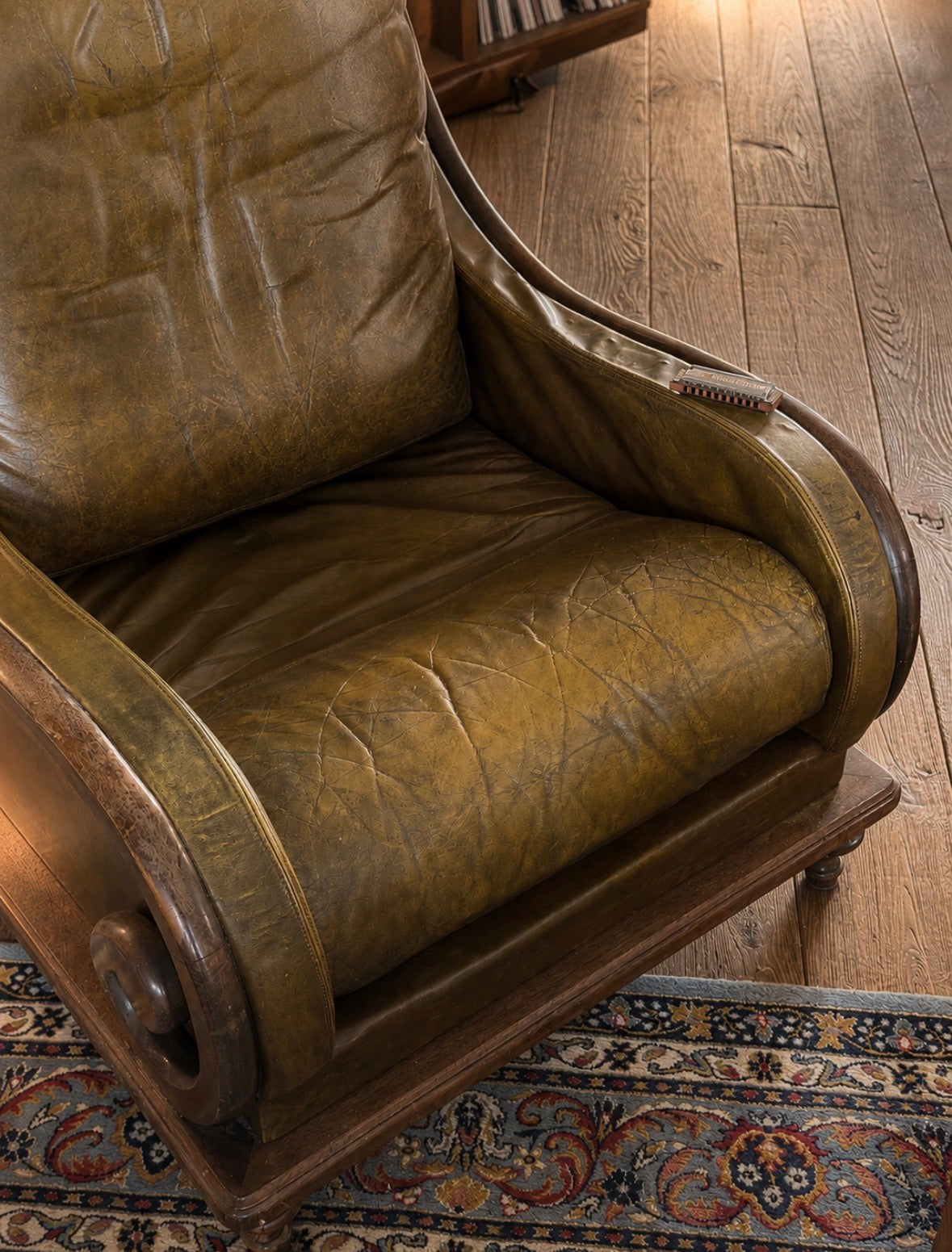 Salon esprit club anglais — canapé deux places & deux fauteuils