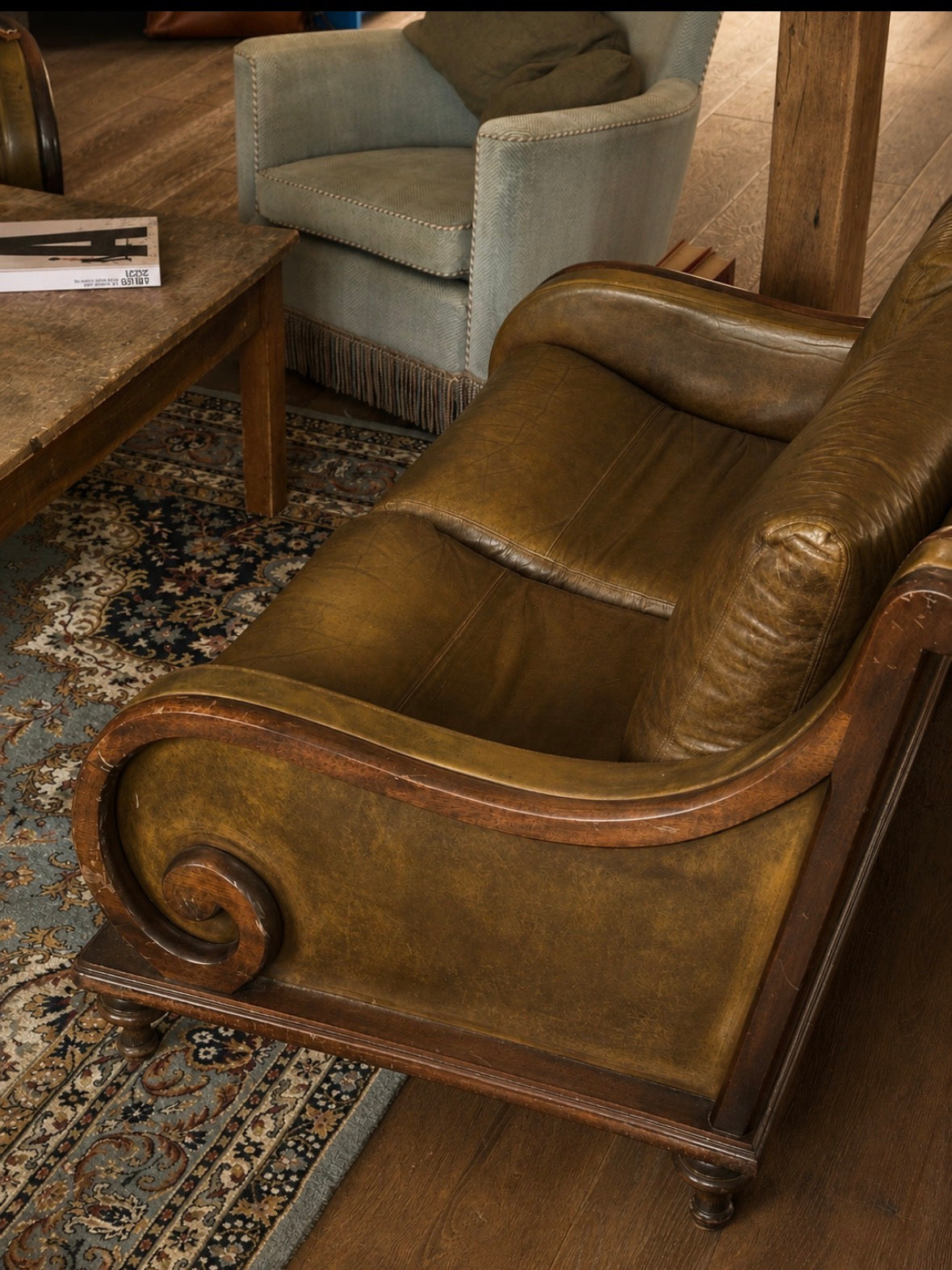 Salon esprit club anglais — canapé deux places & deux fauteuils