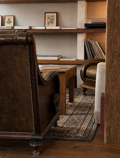 Salon esprit club anglais — canapé deux places & deux fauteuils