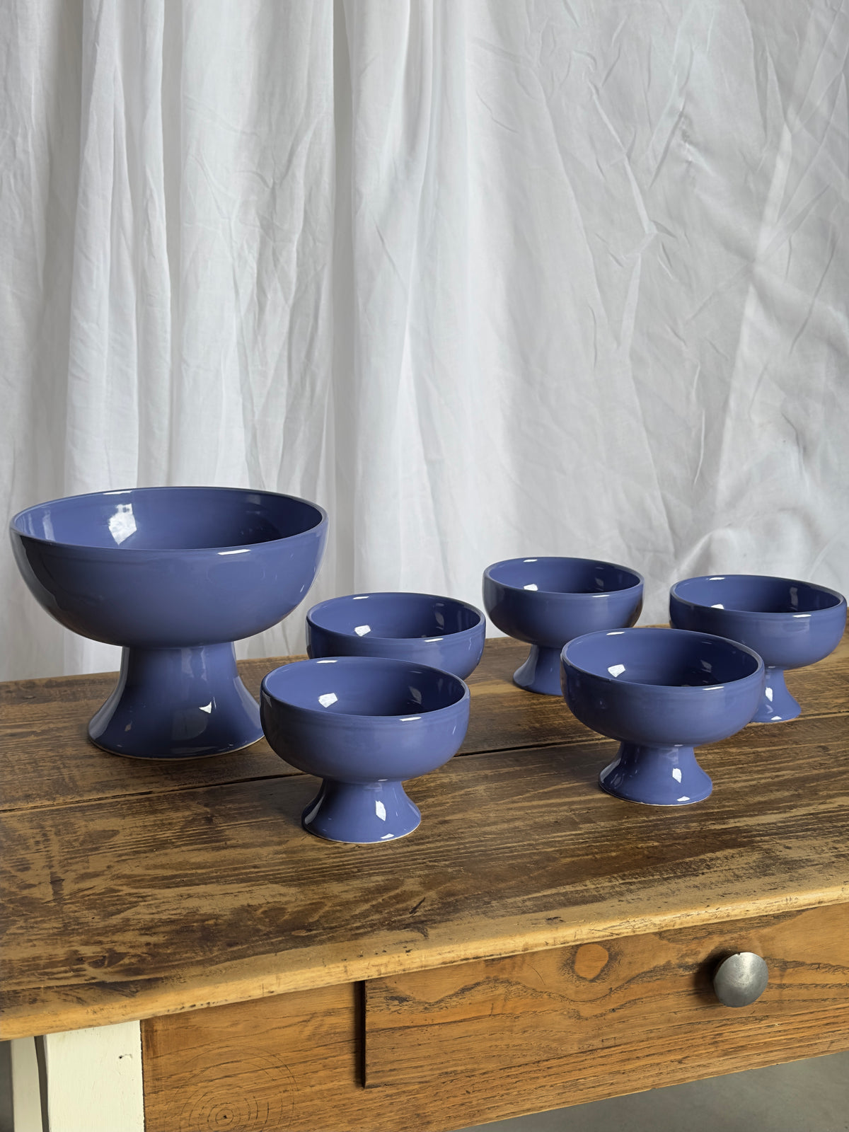 La grande coupe bleue et ses cinq coupelles