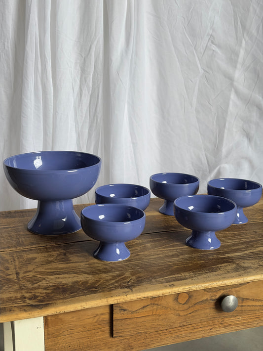 La grande coupe bleue et ses cinq coupelles
