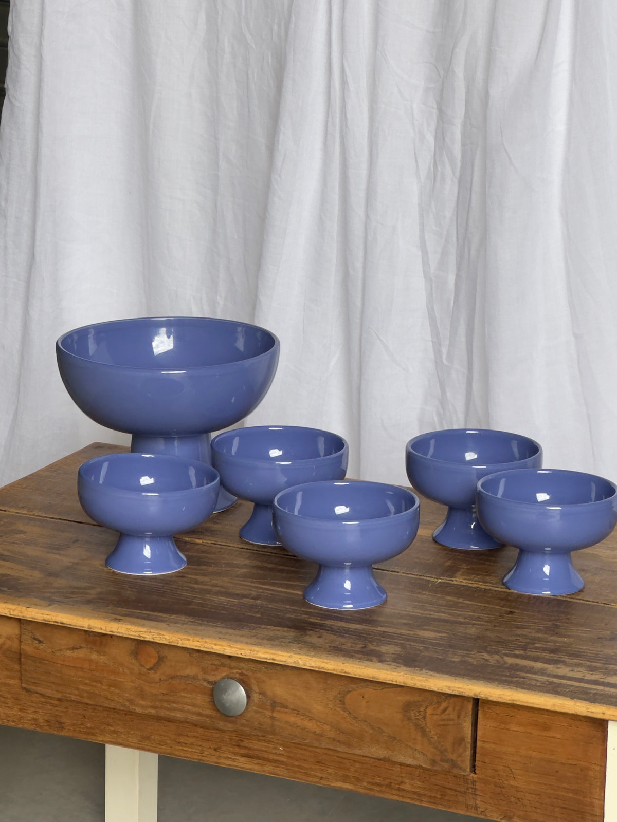 La grande coupe bleue et ses cinq coupelles